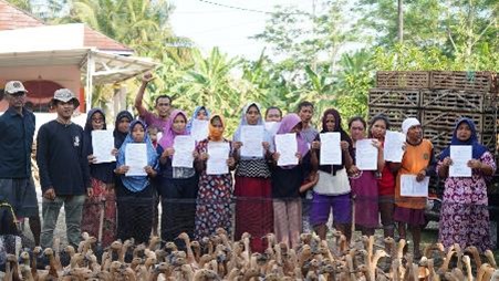 Pengembangan Budidaya Bebek Petelur di Dusun Cikadim: Strategi Diversifikasi Pendapatan untuk Ketahanan Petani Dalam menghadapi Dampak Negatif Perubahan Iklim
