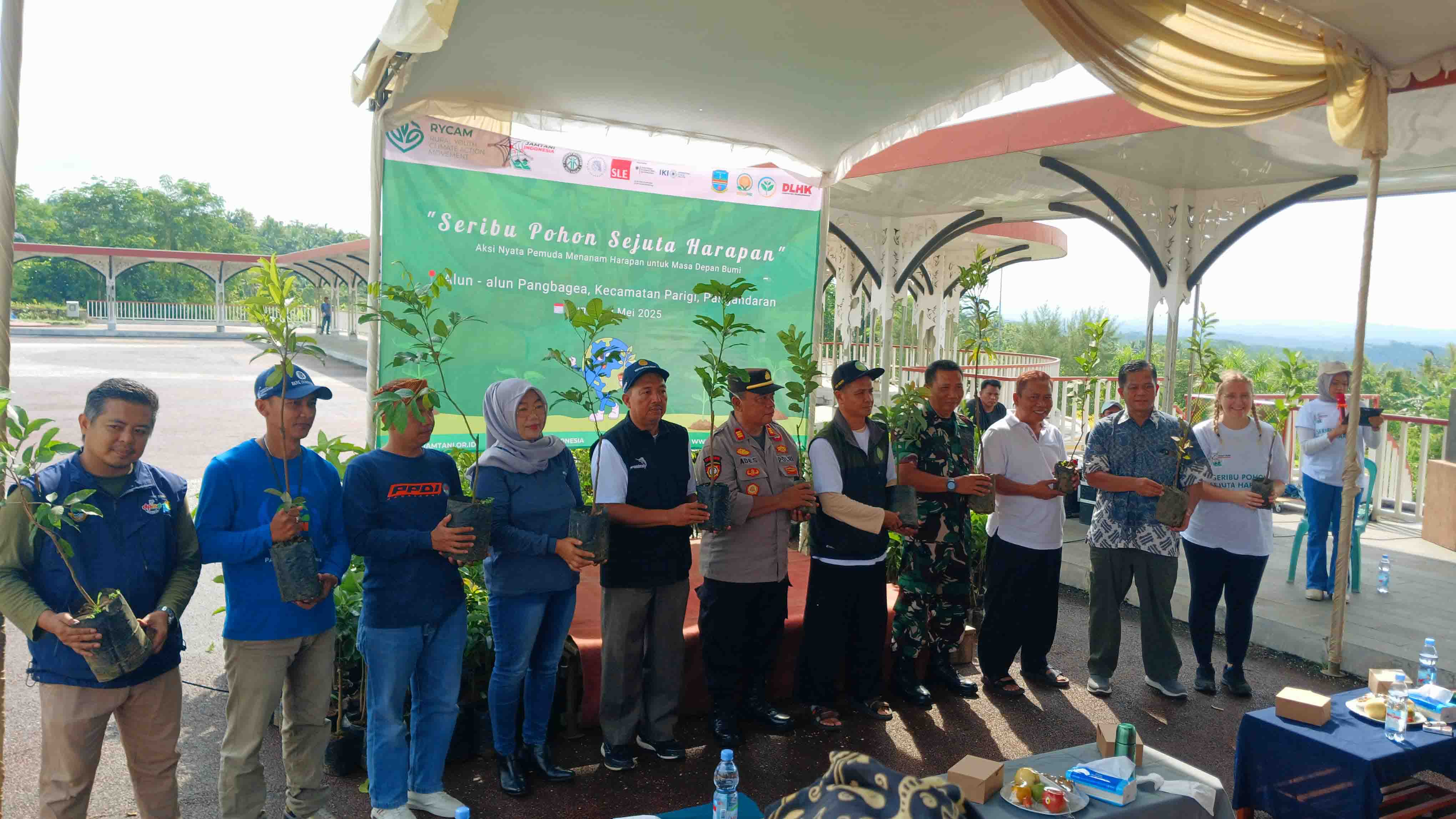 “Seribu Pohon, Sejuta Harapan”: Gerakan Hijaukan Pangandaran di Alun-Alun Pemerintahan