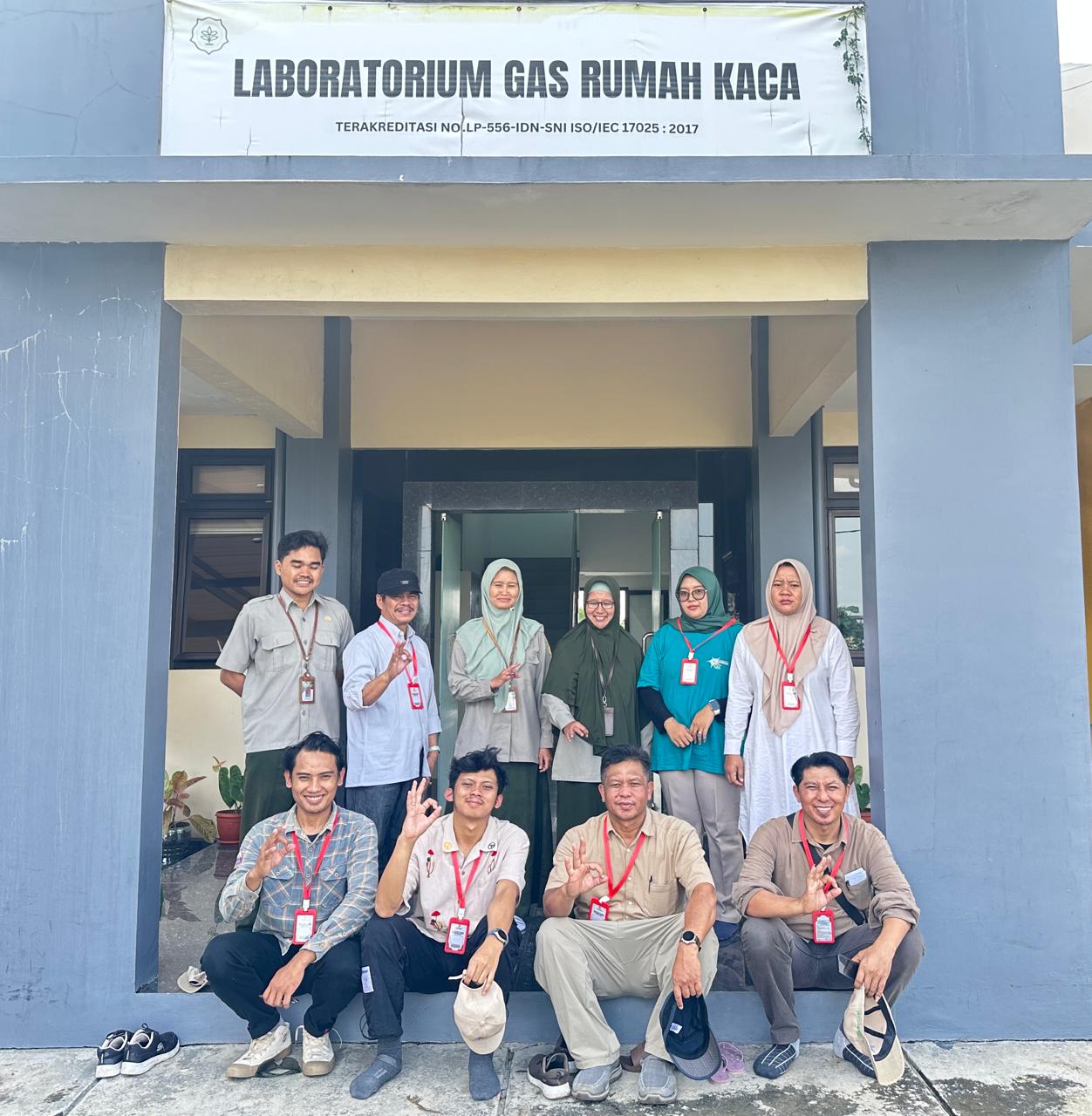 Penurunan emisi nasional khususnya sektor pertanian melalui pengukuran oleh petani di lahan. 